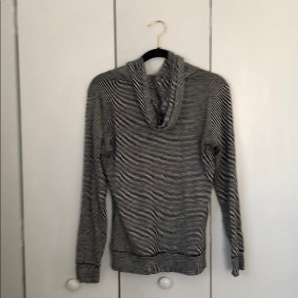 J.Crew Pullover - Picture 3 of 3